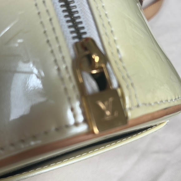 Louis Vuitton Perle (crème ) monogram vernis handbag - Picture 16 of 17